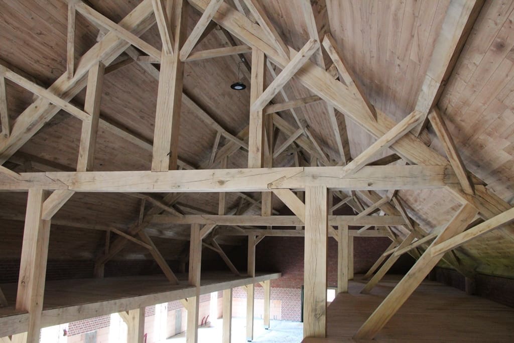 Customer project: oak beams and braces of the roof structure seen from below