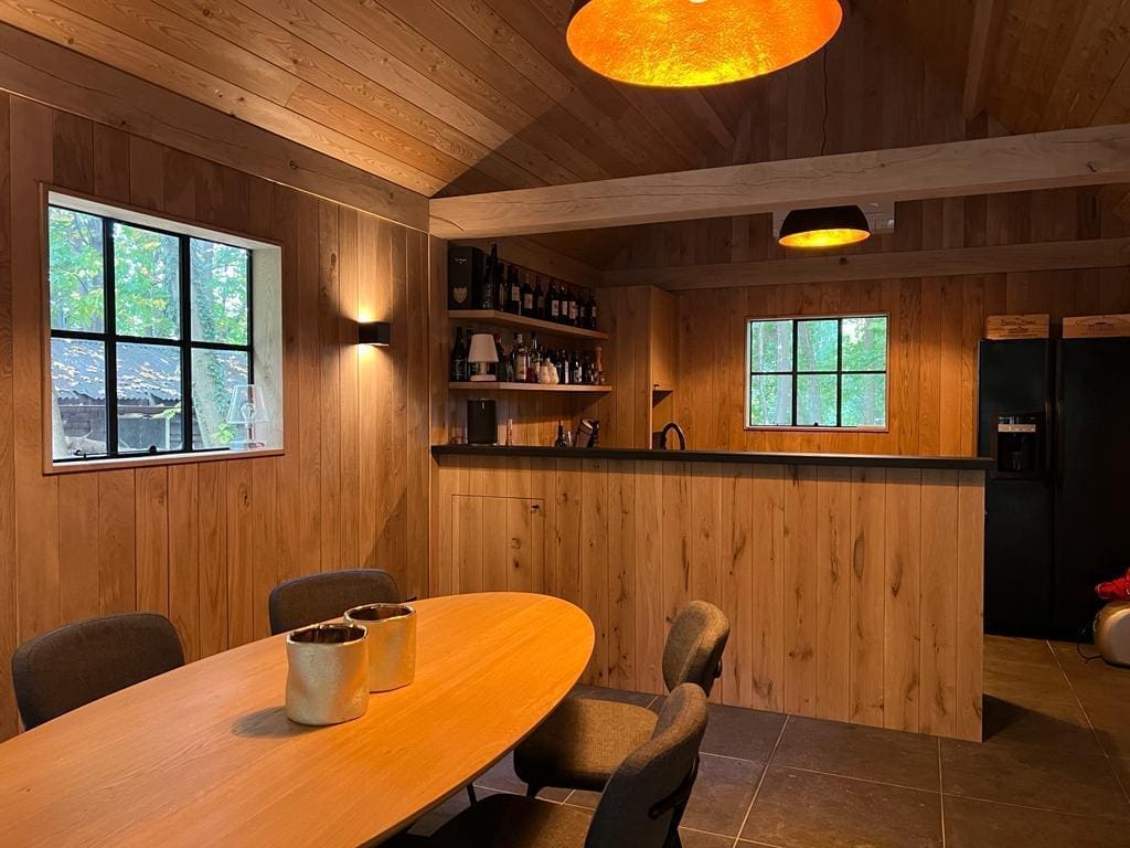 Customer project: dining area with an oval oak table and built-in cabinet